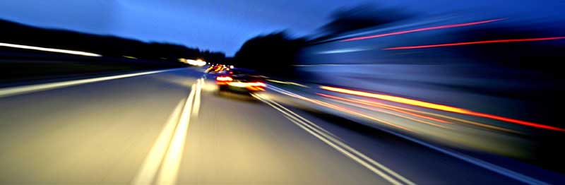 blurred-cars-at-night